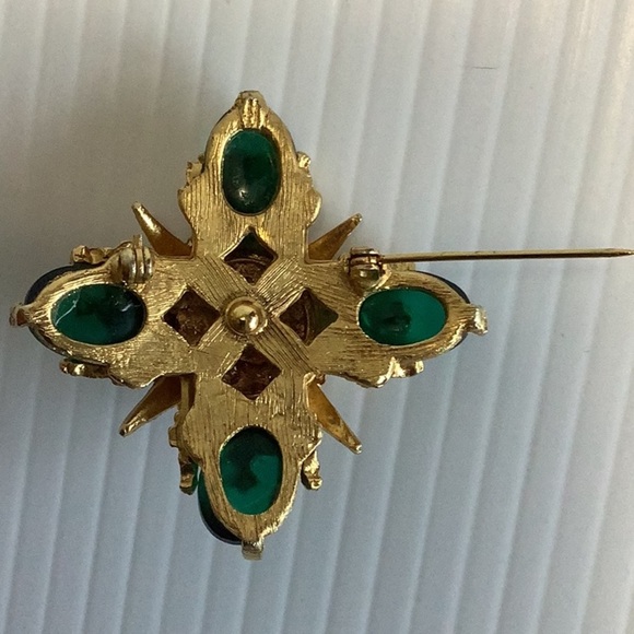 BENEDIKT NY Vintage Maltese Cross Brooch – Rare Variation Green Salmon Bead 60's - Picture 8 of 16